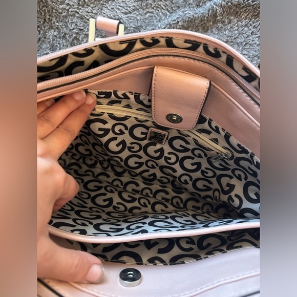 GUESS Tote Stye Handbag - Picture 7 of 16